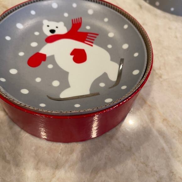 Crate & Barrel Plates polar bear set of 4 like New with box Christmas winter - Picture 6 of 8